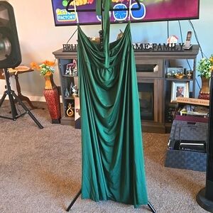 Green Maxi Dress  💚 PRE LOVED